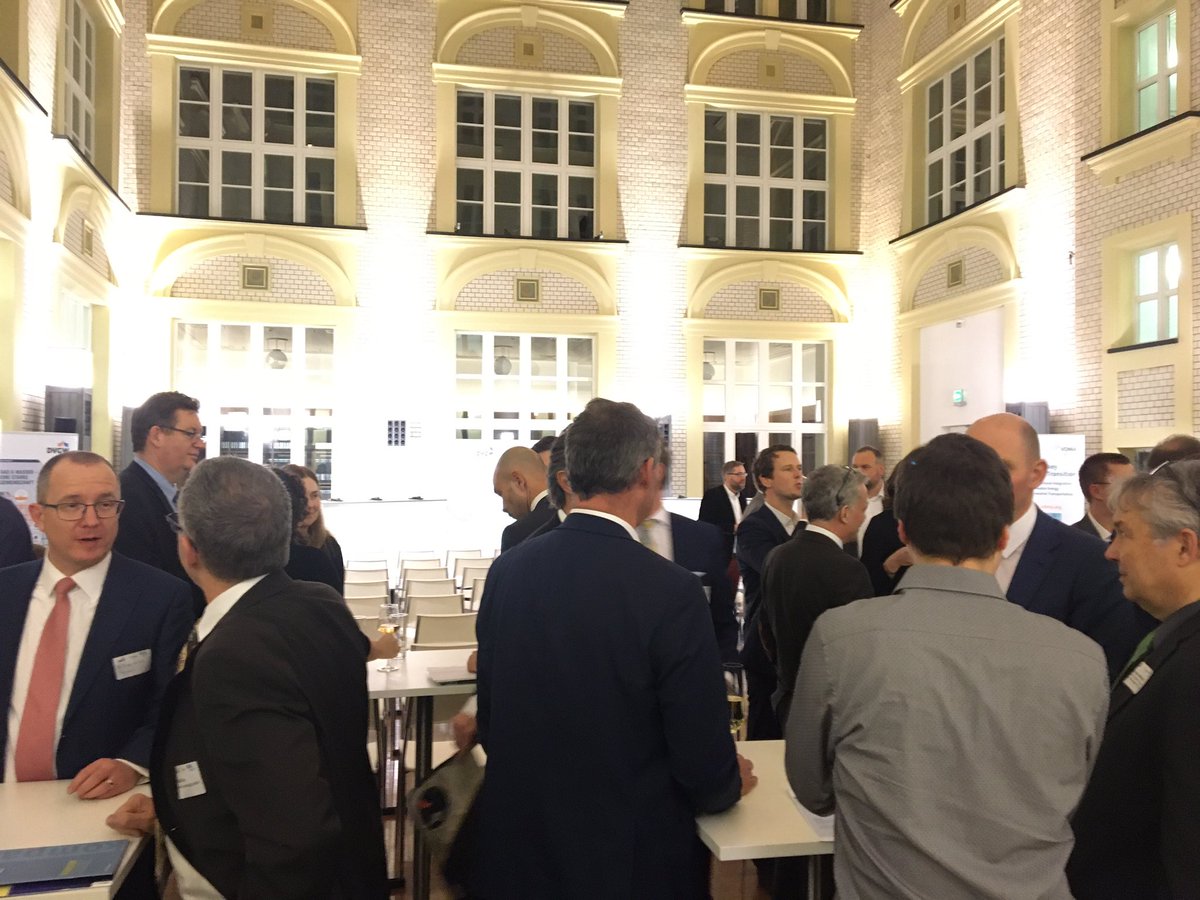 Das FAZ Atrium füllt sich. Gleich startet der Parlamentarische Abend mit @vku und @VDMA zur zukünftigen Energieversorgung mit #Wasserstoff #PowertoX