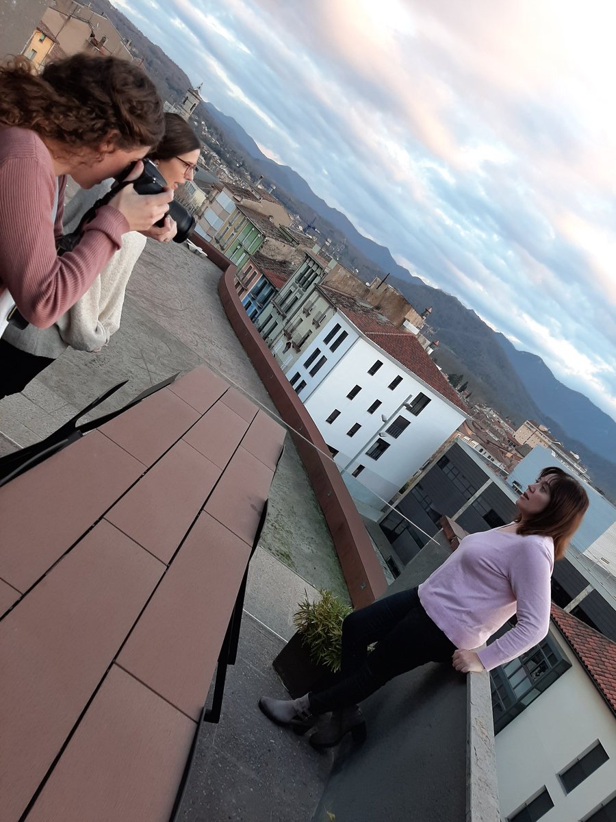 XerricsOlot's tweet photo. Sortim d'una entrevista que ens ha fet @LaComarcadOlot per a la nova secció de persones il·lustres de la Garrotxa, han preguntat a la presidenta sobre la nova directiva de dones i el paper de la dona al món casteller. Comencem temporada!
#castells #dones #castelleres @CastellsCat https://t.co/aBwHVpgkZd
