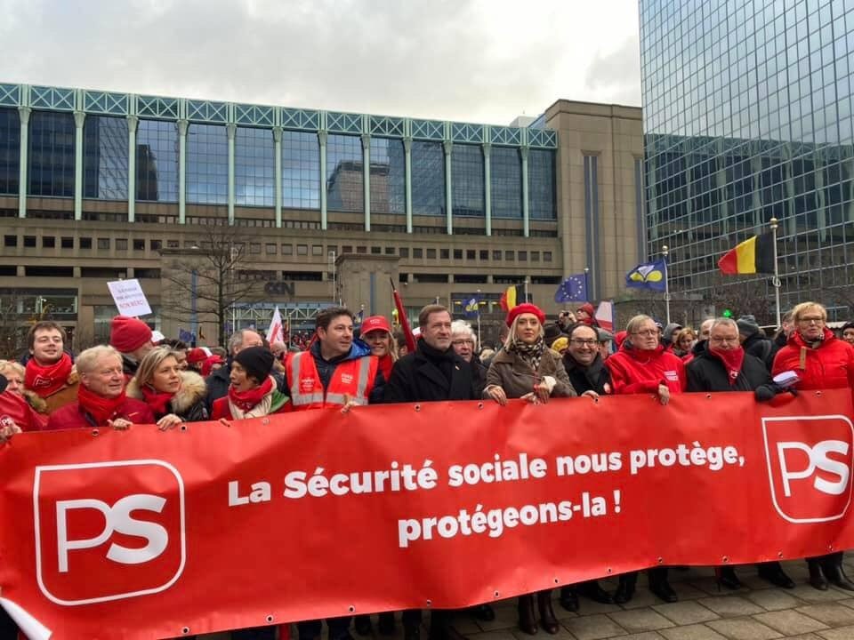 Tanguystuckens's tweet image. J’ai beaucoup de mal à comprendre qu’un politique manifeste dans la rue, à moins de manifester contre soi-même ?!?

Nous sommes élus pour entendre les messages qui nous sont adressés, pour être à la table des solutions plutôt que des revendications... @MR_officiel
