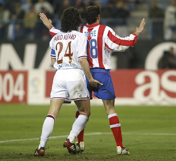 renaldinhos's tweet photo. José Verdú Nicolás, Toché, debutó con el Atlético de Madrid el 28 de enero de 2004 en un partido de Copa del Rey frente al Sevilla en el Vicente Calderón. El joven delantero tuvo que vérselas con un Pablo Alfaro que empleó todo tipo de artimañas para tratar de intimidarlo. https://t.co/8nXEjDmtwo