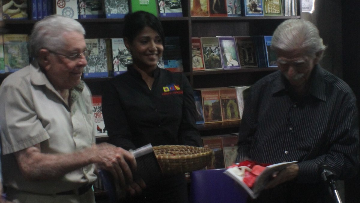 LibreriasDelSur's tweet image. El 23 Enero de 1958 tiene un nuevo matiz testimonial en la pluma de Pedro Calzadilla Álvarez y Julio Escalona.

Lee más en nuestra web: bit.ly/2RUHQRj

#Venezuela #IndependenciaYPaz