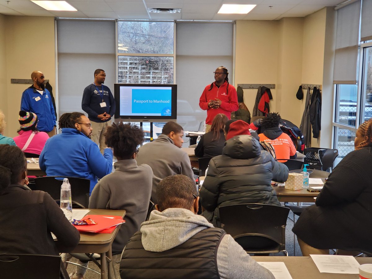 BGCGKCSportsLAB's tweet photo. From our "Passport to Manhood" to "Positive Action" today has been a great day of training for YDP's (Youth Development Professionals)@HelpKCKids #Breidenthal thanks to @DrDredScott for seeing the importance of preparing staff to serve. https://t.co/su7qoJScDz