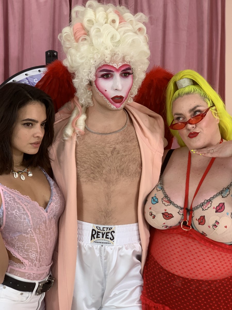 SavageXFenty's tweet image. We have fun 😉 Make sure you&apos;re following us on IG to watch the full #SpinItToWinIt - hosted by theee fab @BennyDRAMA7 - premiering on V-Day! #XXSavageX