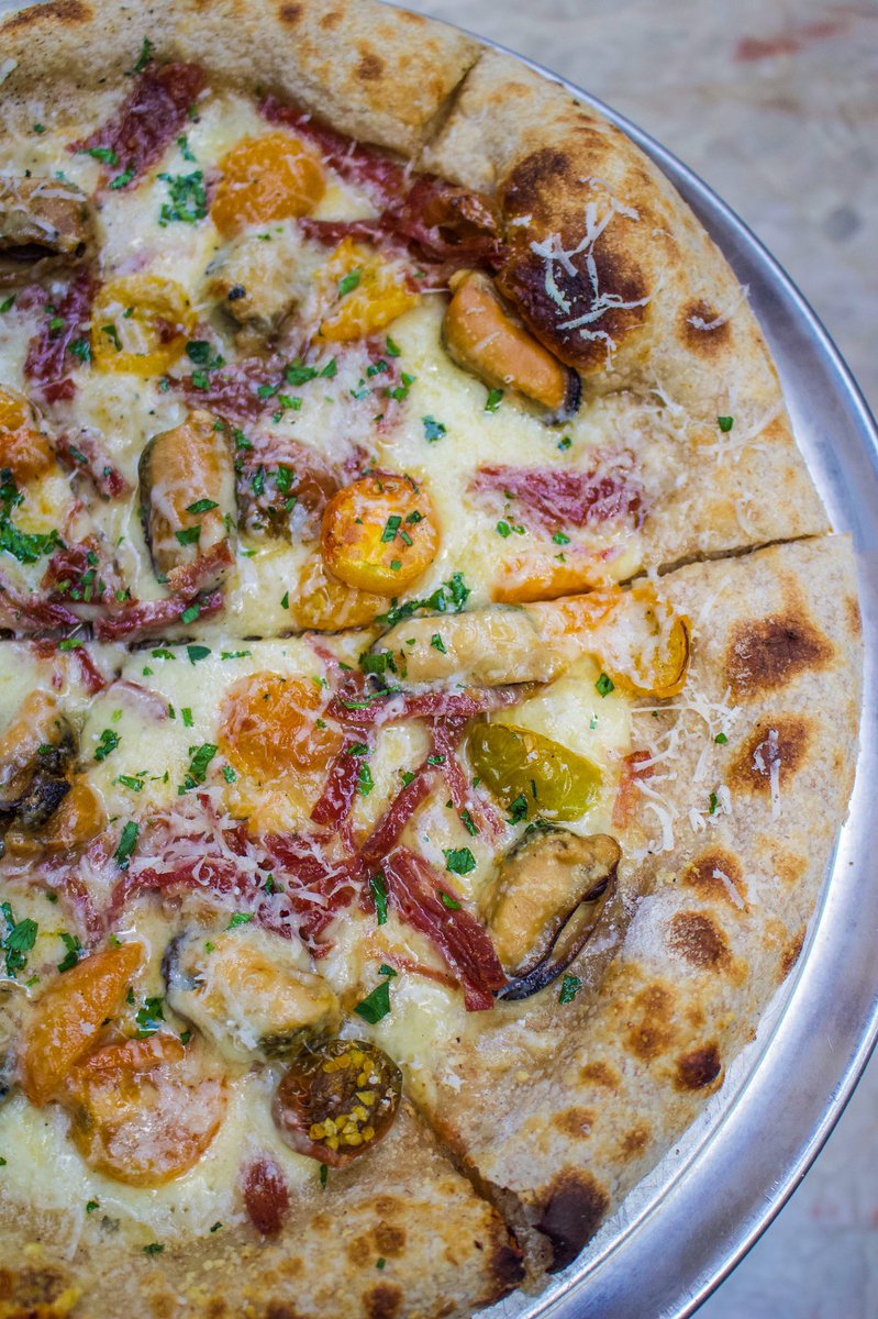 Who wants a slice of the Smoked Mussels Pizza? Topped with roasted cherry tomatoes, salami, provolone &amp; garlic😋🍕 #ItalianDisco
