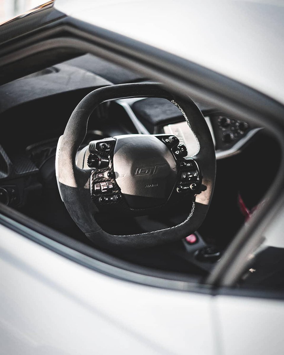 FutureFord's tweet photo. Just looking at it makes your heart beat faster. #FordGT 📸: dtompkinsphotography/IG https://t.co/Nf1B3wsk0C