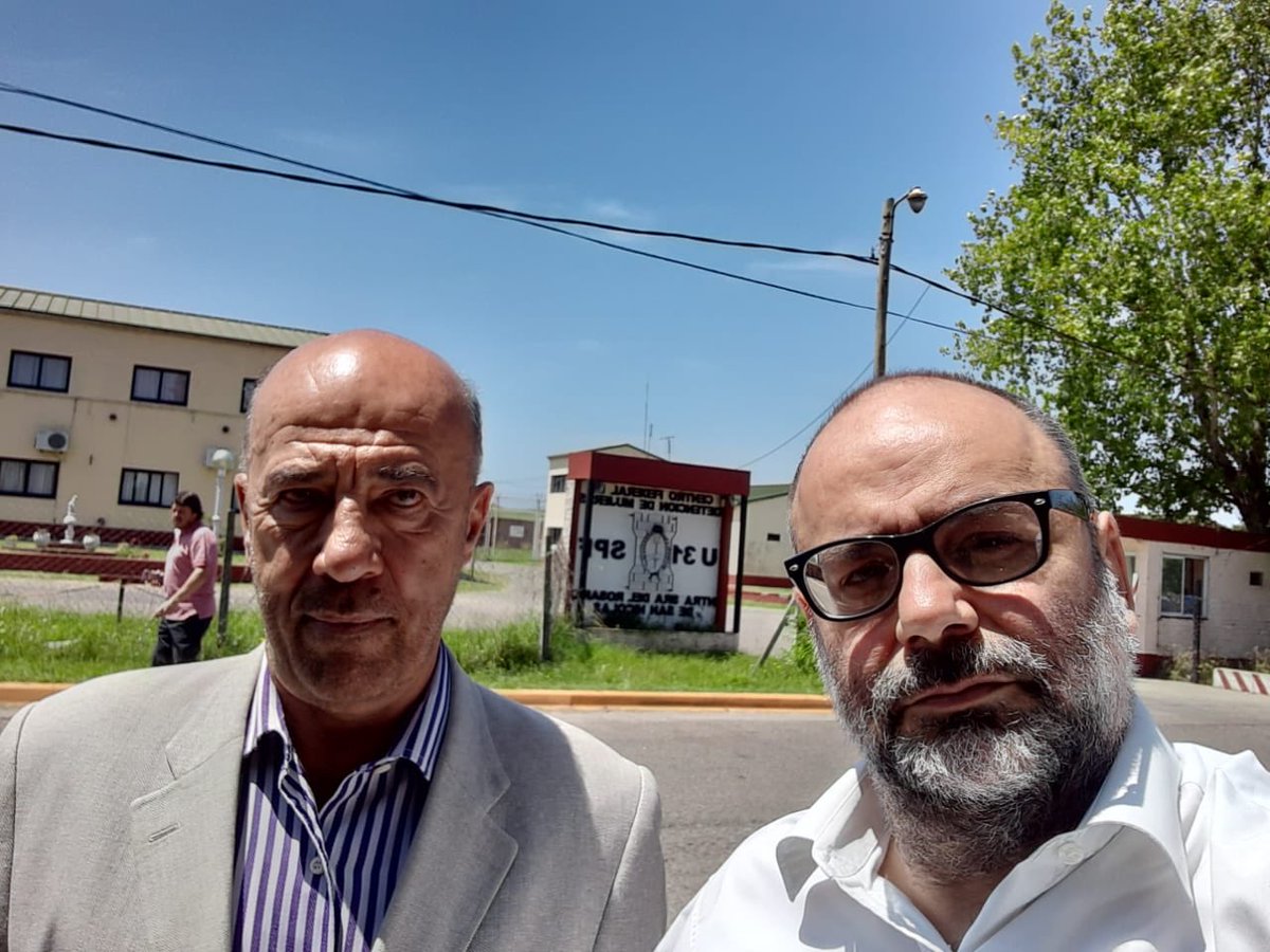 Saliendo de la unidad 31 después de la visita a <a href="/AmadoBoudouArg/">Amado Boudou</a> y <a href="/Luis_Delia/">Luis D'Elia</a> con <a href="/marcelobrignoni/">Marcelo Brignoni</a> 

LIBERTAD A LOS PRESOS POLÍTICOS DEL MACRISMO Y REVISIÓN DE LAS CAUSAS.
SIN JUSTICIA NO HAY DEMOCRACIA. 

<a href="/mgdelaf/">Mónica G de la F</a>