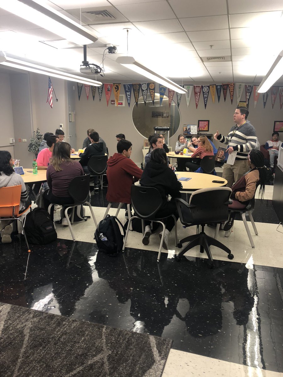 dreweder42's tweet image. Great turnout for Class of 2022 T-Bolt Trailblazer first meeting. #firstgen #imfirst #tboltpride