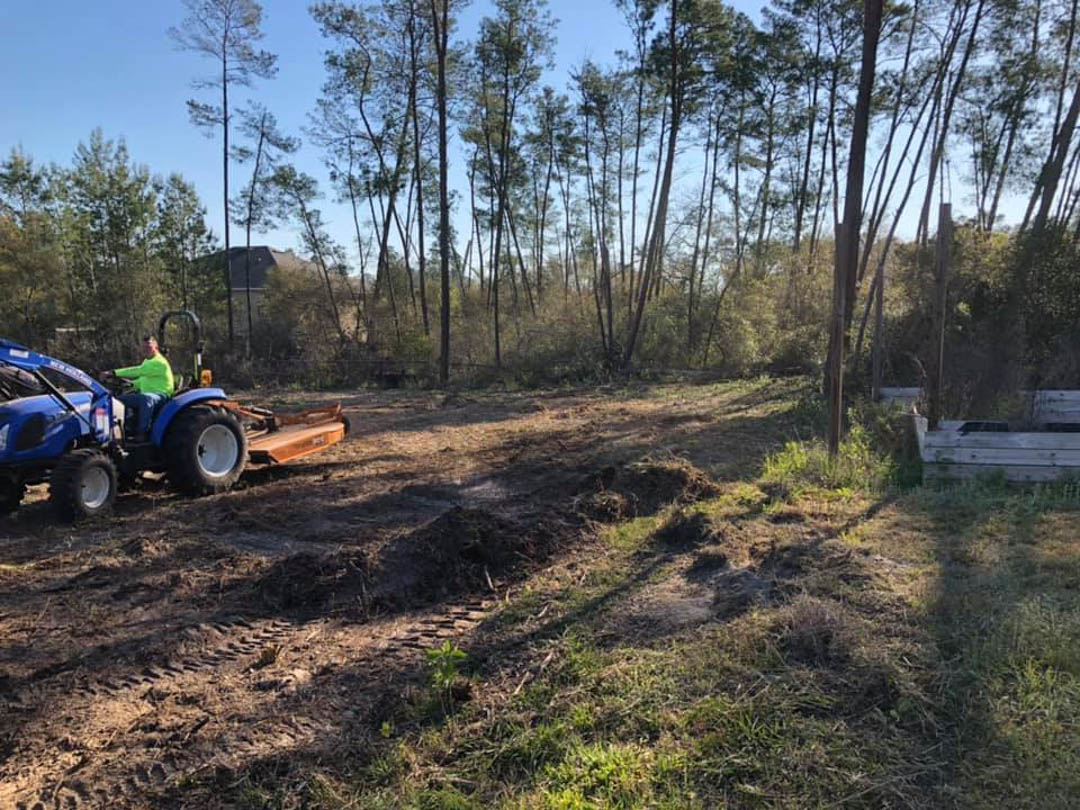 Embrace your #LandClearing needs, and contact #ChuckandaTractor today to get the #bestinthebusiness working with you. Give Me A Call at # (352) 268-1655 today! #TractorServices #Handyman #FencePainting #Ocala34480 bit.ly/2VnAdCF