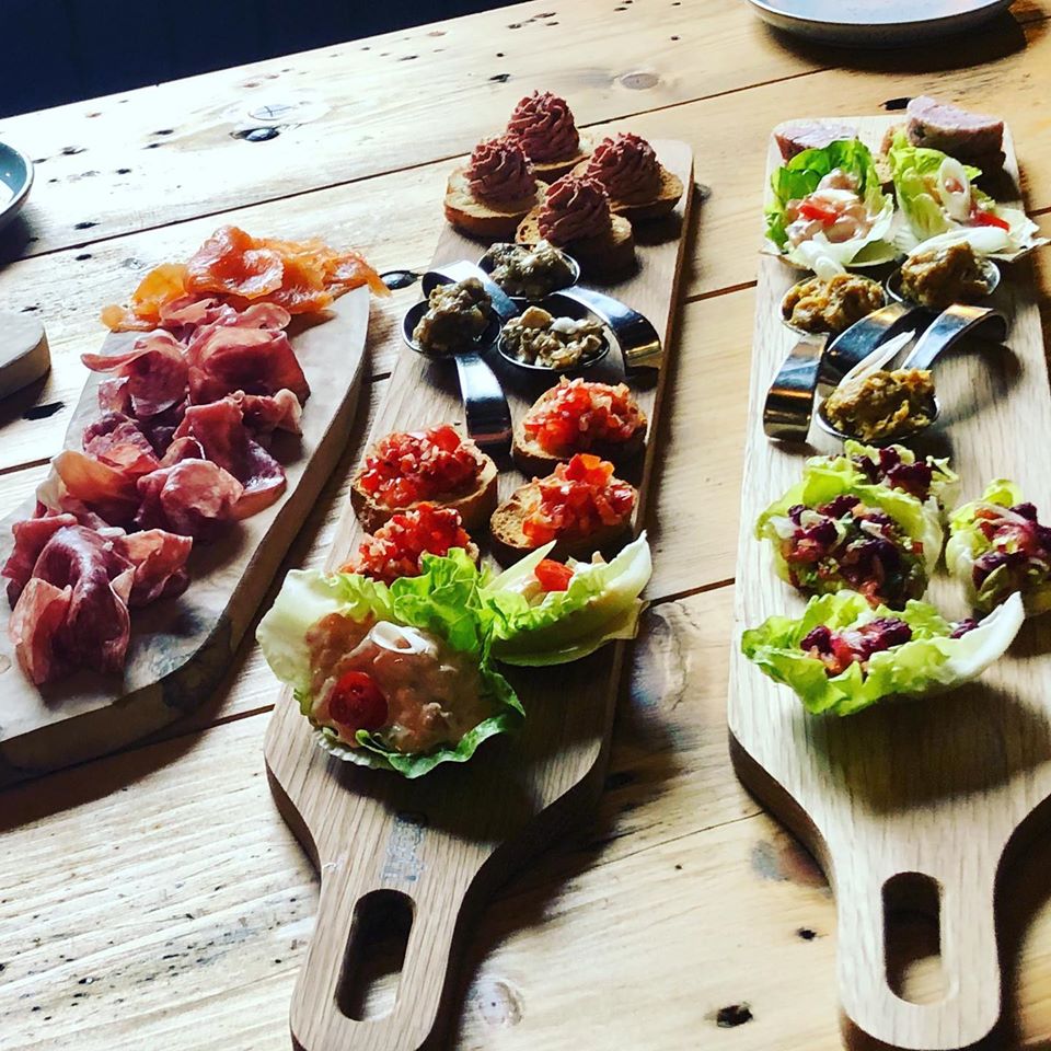 ProjectDinnerUK's tweet photo. No matter what kind of event you're hosting, no matter how big or how small, the staff and chefs here at Project Dinner Party are here to help! With our huge array of brilliant event types and our flexibility around dietary requirements and group sizes, we're the host for you! https://t.co/6T2J4bTvib