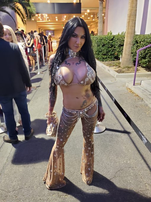 Hiii! Too much to say so click the link. 😆. This was the Best AVN red carpet and AVN show I’ve been to