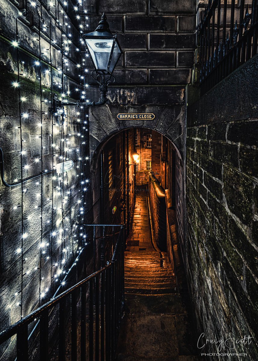 Barrie's Close, Edinburgh

#visitedinburgh
#visitscotland 
#Edinburgh
@AP_Magazine 
@NPhotomag 
@UKNikon 
@FormattHitech 
@gitzo_tweet 
@mvscotland 
@longexposureEH_