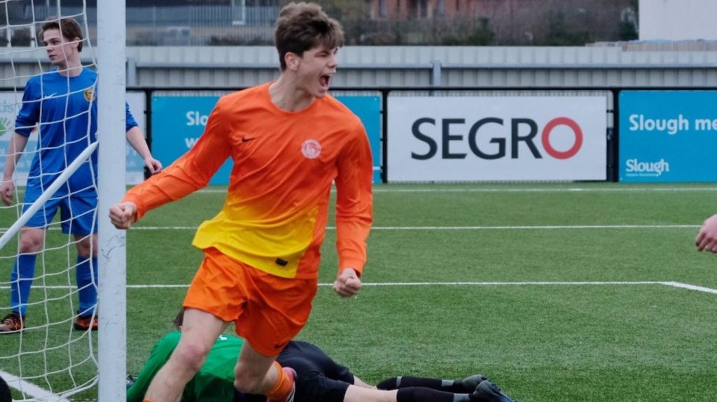 Hellenic League Windsor bolster midfield options #nonleague cc <a href="/windsorfc/">Windsor FC</a> footballinbracknell.co.uk/news/transfer-…