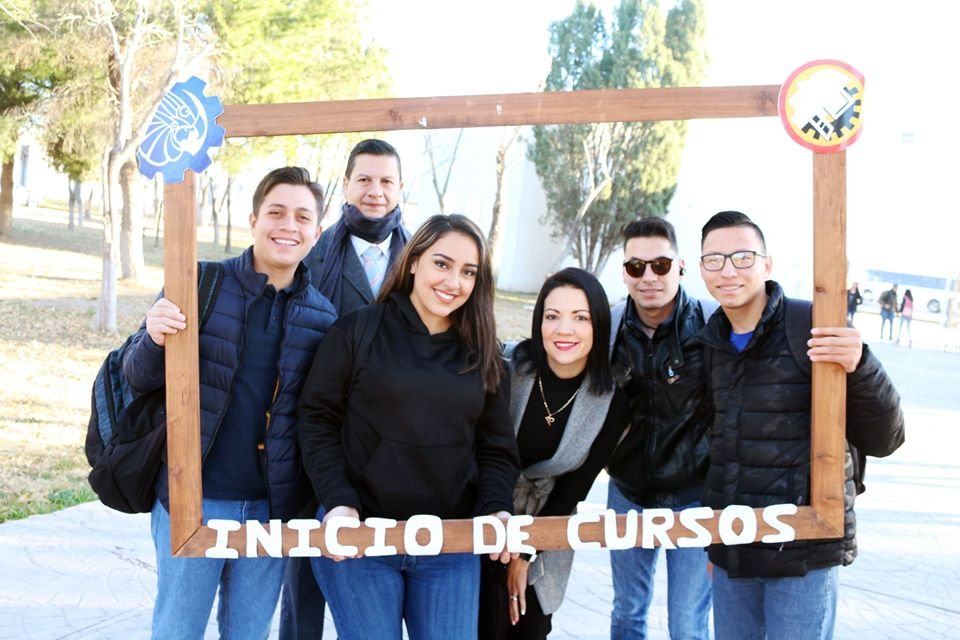 TecNMChihII's tweet photo. Directivos y consejo estudiantil del Instituto Tecnológico de Chihuahua II, dan la bienvenida a nuestros estudiantes y maestros, deseándoles lo mejor para este ciclo escolar Enero-Junio 2020. https://t.co/fdpSjapNyI