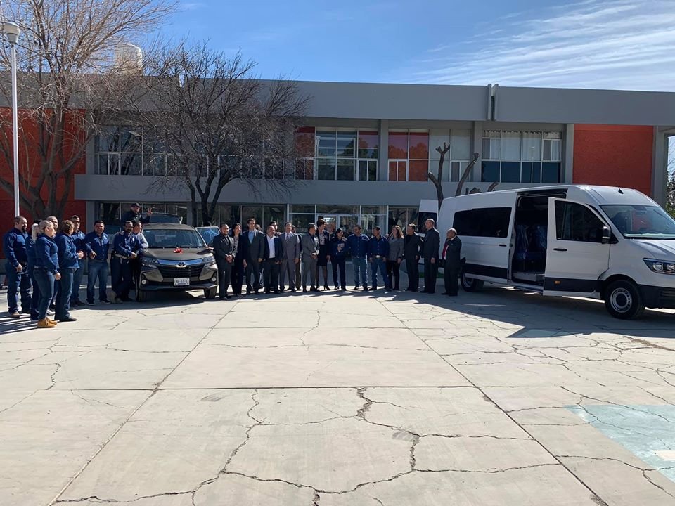 TecNMChihII's tweet photo. El día de hoy se ponen a disposición dos vehículos oficiales más, una crafter para 17 pasajeros equipada y lista para trasladar alumnos y docentes para viajes de estudios visitas a empresa etc, y una miniban toyota avanza para 6 pasajeros para traslados cortos. https://t.co/Kei9K5OXOE