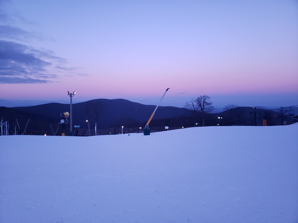 LCBirdHPE's tweet photo. @MrsRogersPEBag took students on ski trip today! Kids are really enjoying themselves ! https://t.co/vfQUd2KVqM