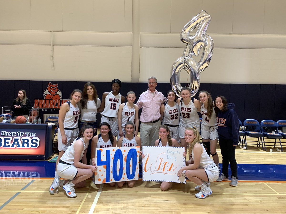 Varsity Girls Basketball 43
Valhalla 35
Congratulations Don Hamlin on garnering his 400th career win.
Over the last 34 years, he has touched so many lives. We appreciate everything you’ve done for the community and program.
Once a Bear, always a Bear.
