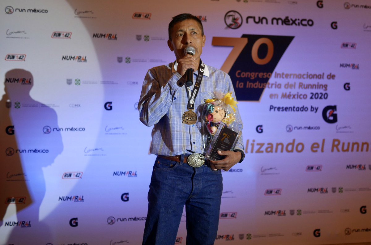 Run_Mexico's tweet image. Un gran ultra maratonista que nos ha representado en todo el mundo, es Ricardo Méjia Hernández. Eres un referente a nivel mundial para todos los competidores de tu disciplina. 

“Tirando la polilla, con la pasión de correr. Más en la montaña, es otra cosa”.