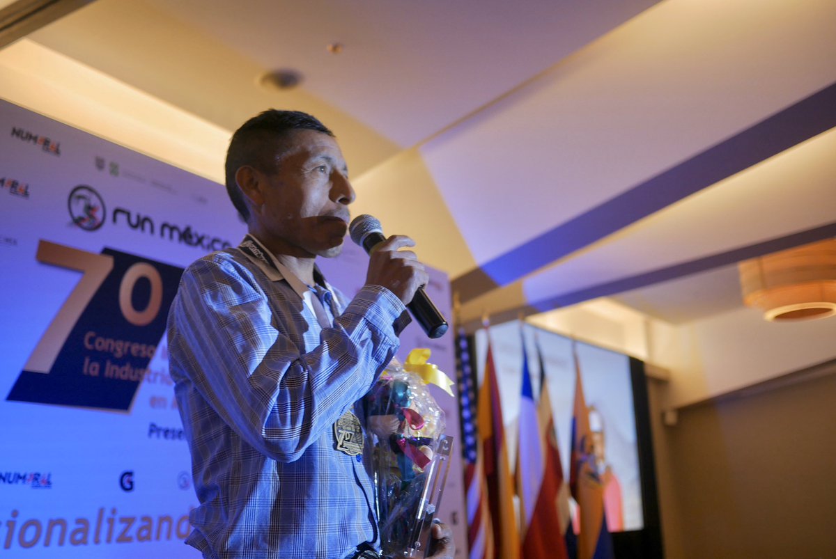 Run_Mexico's tweet image. Un gran ultra maratonista que nos ha representado en todo el mundo, es Ricardo Méjia Hernández. Eres un referente a nivel mundial para todos los competidores de tu disciplina. 

“Tirando la polilla, con la pasión de correr. Más en la montaña, es otra cosa”.