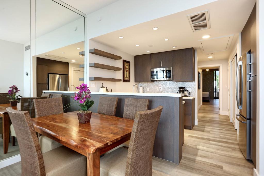 Oceanfront luxury at Lahaina Shores 119- who would like to stay here?!

#featuredresidence #makeourdestinationyours #beach #vacay #wanderlust #beautifuldestinations #travelgram #hawaii #gohawaii