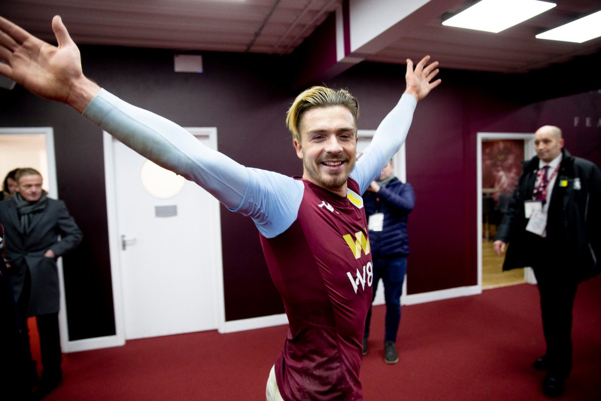AVFCOfficial's tweet photo. Tunnel SCENES. 📸

#AVFC https://t.co/IcNac1OD85