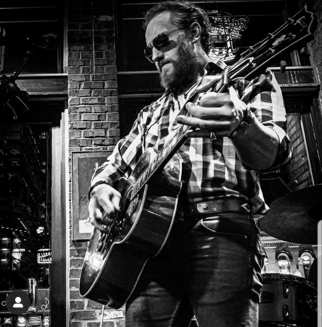 ThatGringo's tweet image. Me, literally and figuratively looking down on people. #notreally #butreally