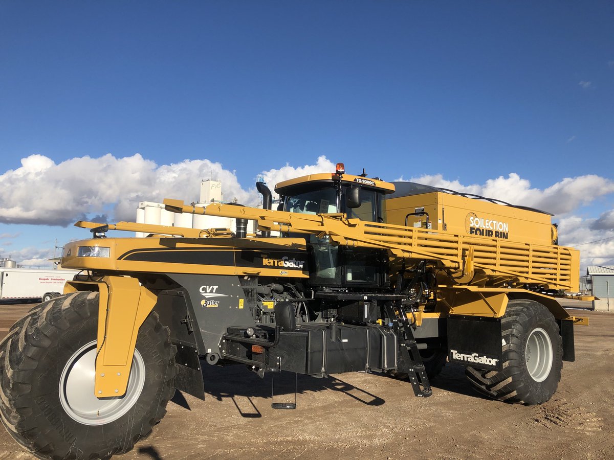 FVCJeffW's tweet image. It arrived!  Our new Soilection so we can VR apply 6 different dry products and different rates at the same time to your fields. Improving things for our customers! ⁦@FVCoop⁩ ⁦@1sauderben⁩