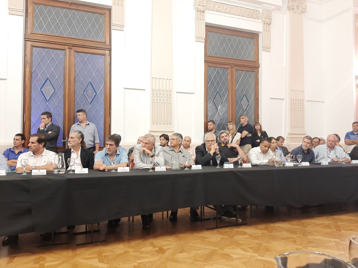 MovSindicalRos's tweet photo. Reunión Multisectorial con el Gobernador @omarperotti y parte de su gabinete. https://t.co/Cc0BAyierO
