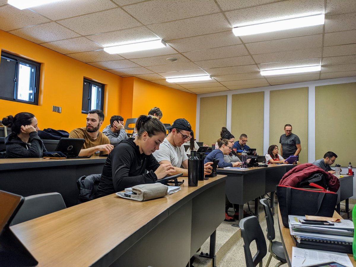 coutleea's tweet photo. Journée intégration du numérique en EPS à la CSRDN. Atelier donné par le @RECITdp. Des tonnes de découvertes et d'opportunités à exploiter en classe! Quel plaisir! #recitqc #recitdp #csrdn https://t.co/iv8Djz03eO
