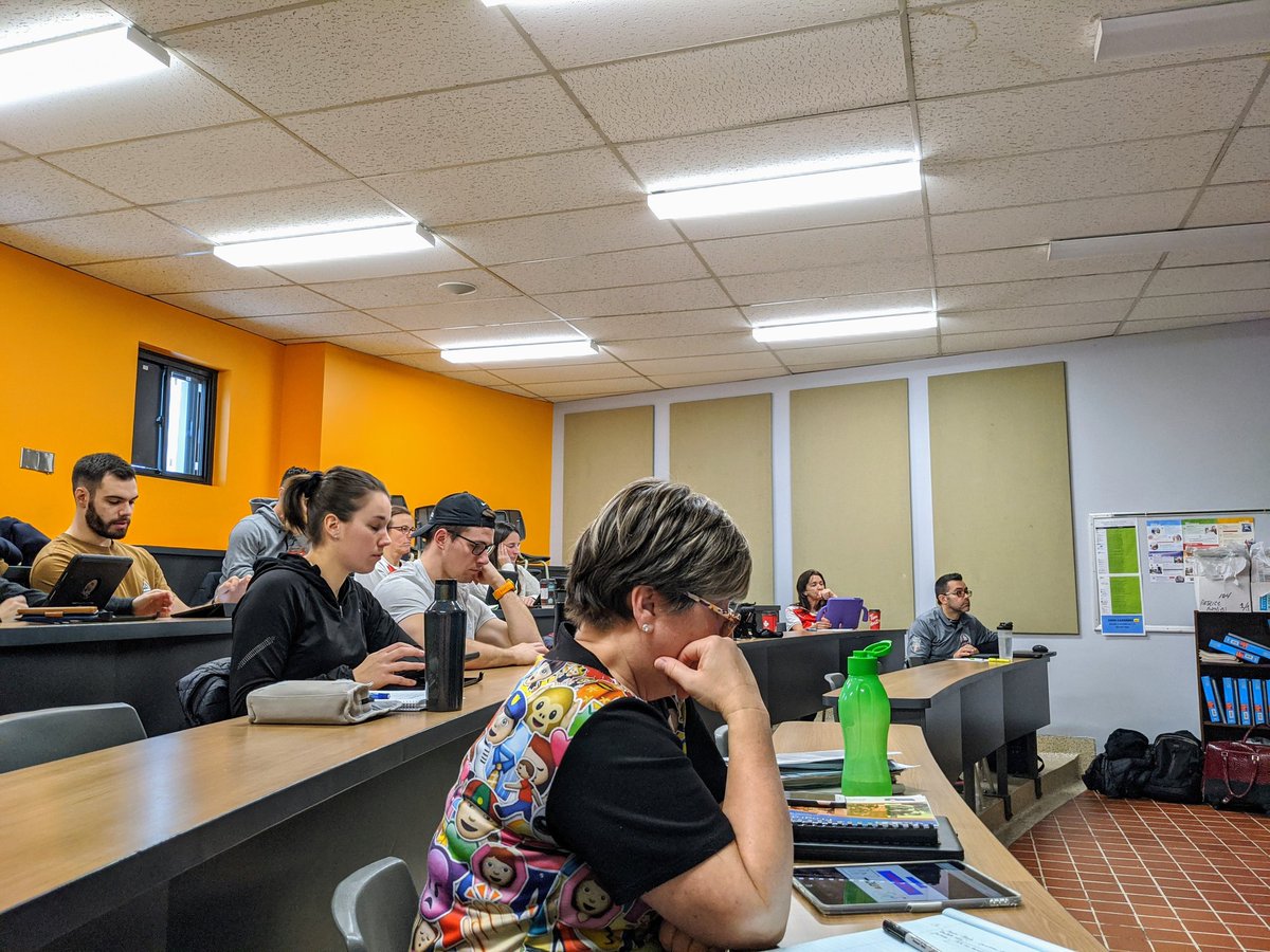 coutleea's tweet photo. Journée intégration du numérique en EPS à la CSRDN. Atelier donné par le @RECITdp. Des tonnes de découvertes et d'opportunités à exploiter en classe! Quel plaisir! #recitqc #recitdp #csrdn https://t.co/iv8Djz03eO