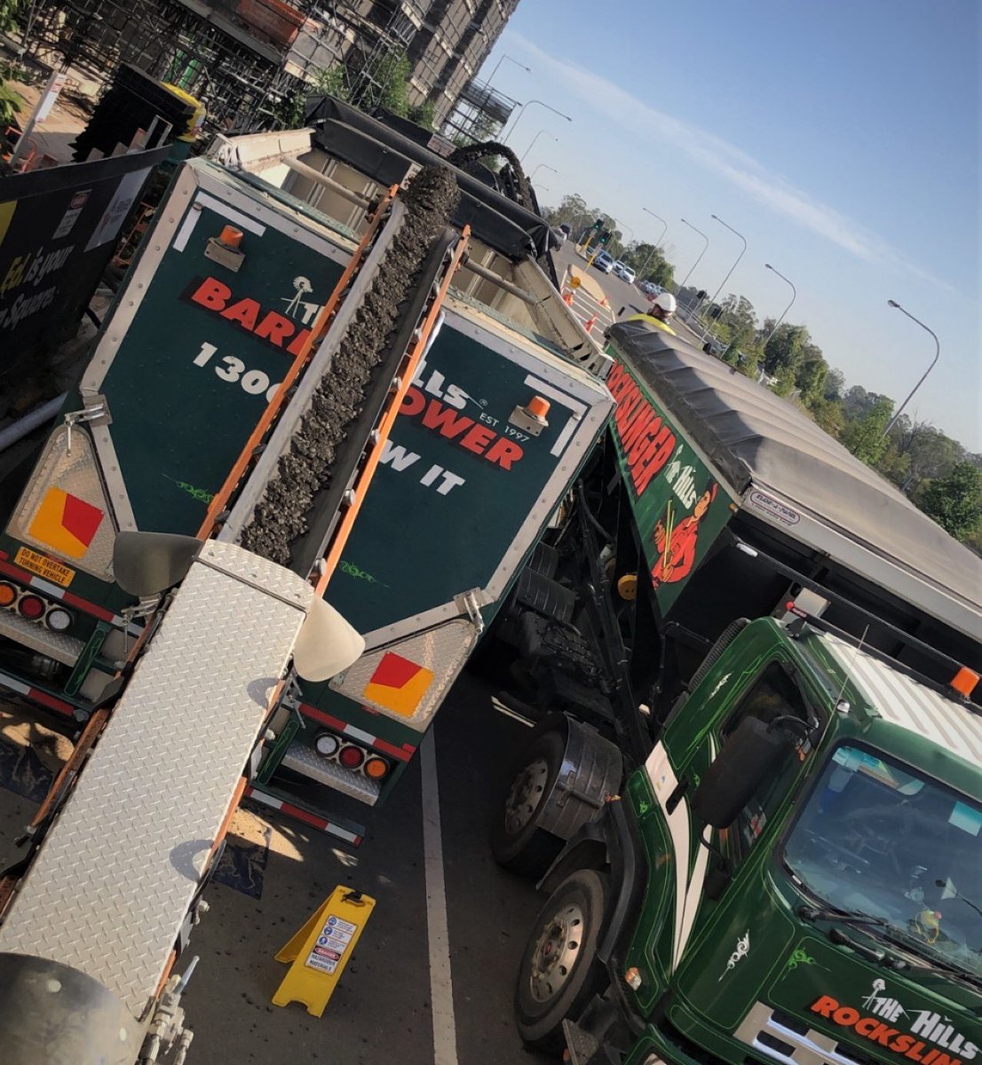 HillsBarkBlower's tweet photo. A real head turner! Our amazing and unique machines working together to get the job done - #rockslinger into #barkblower
#TheProductPlacementExperts @SydneyBuildExpo #CASSlingers #Expressblowers #slingitin #jobsitesmadeeasy #civilconstruction @LandscapeNSWACT @AussiePipeliner https://t.co/CnIghWFTFX