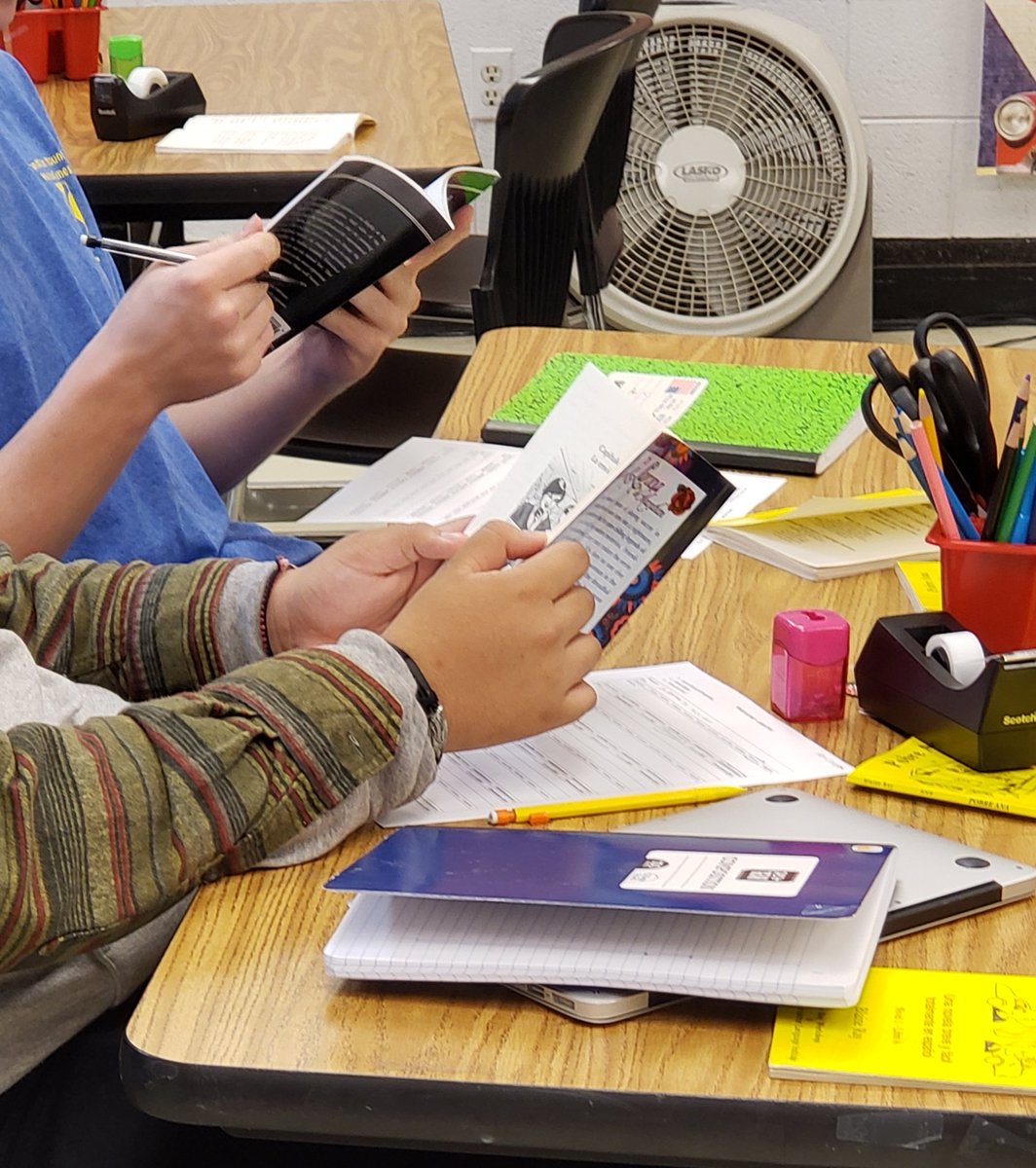 ACHSpanish's tweet photo. Speed dating with books in Spanish 3 and 4! https://t.co/yTzHa8N2EE