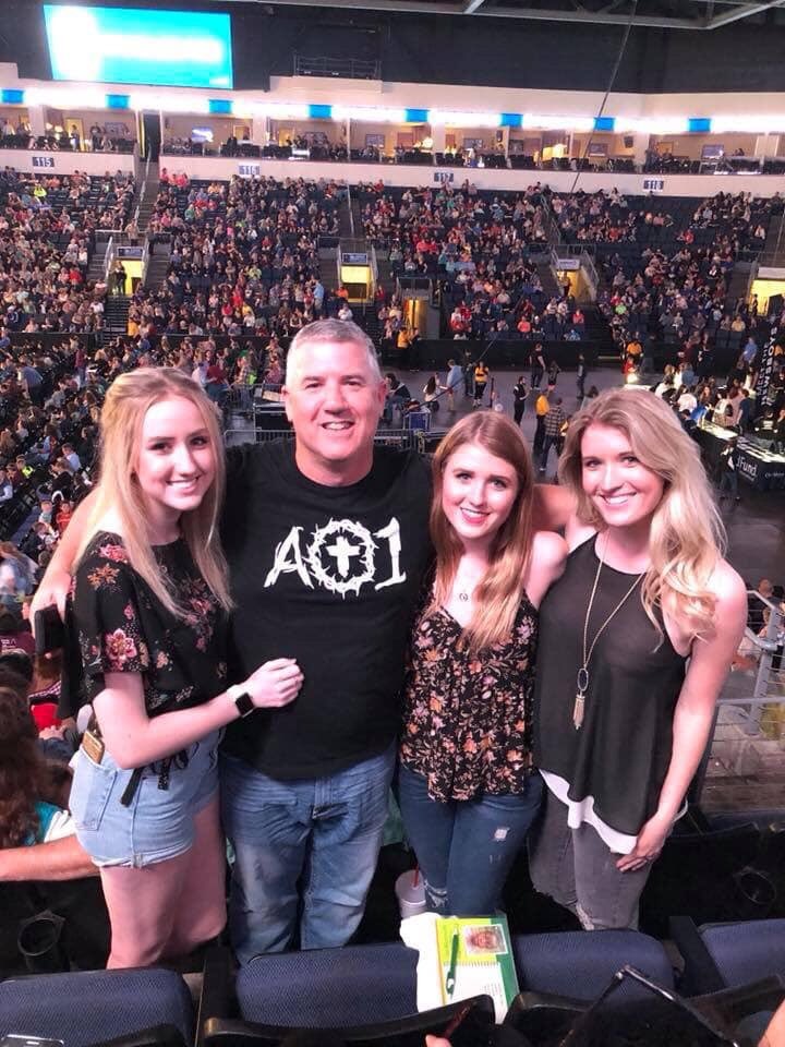 plugdnlifnplugd's tweet photo. @elleduncanESPN My most important role in life is #girldad  blessed w/ 3 strong, caring, independent young ladies! Be The most important man in their life! https://t.co/r1QOa5ZznV