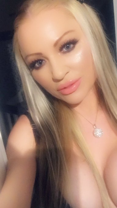 Getting ready and starting to feel naughty. Will be on @watchmyfeed @AdultWorkcom @BabestationCams @Babex_TV