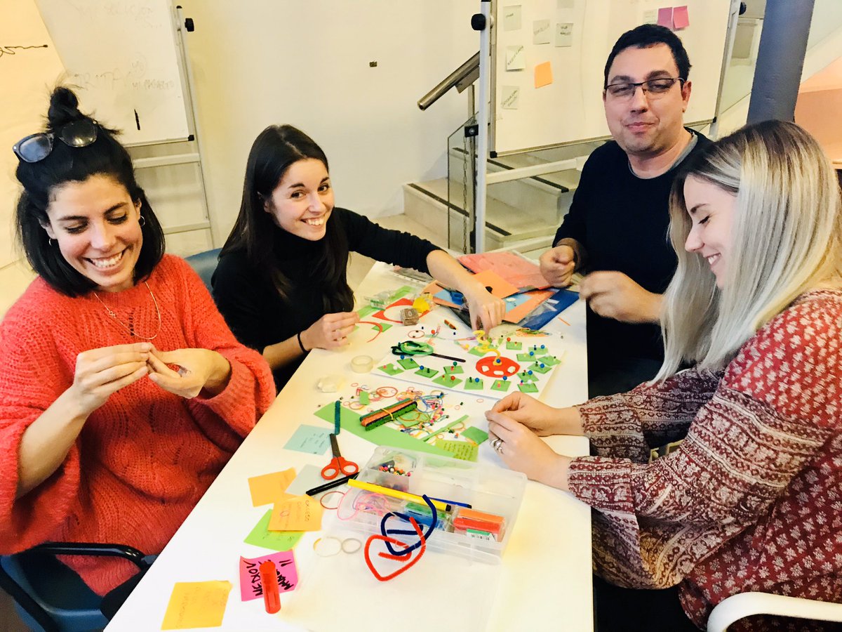 picoj's tweet photo. Cuanta recarga de nueva energía me producen los talleres de design Thinking con los emprendedores con ganas de hacer cosas y mejorar el mundo!!!
Disfrutando como un niño con mis chic@s del Coworking @eoi Santander. https://t.co/WqinH2qwkI