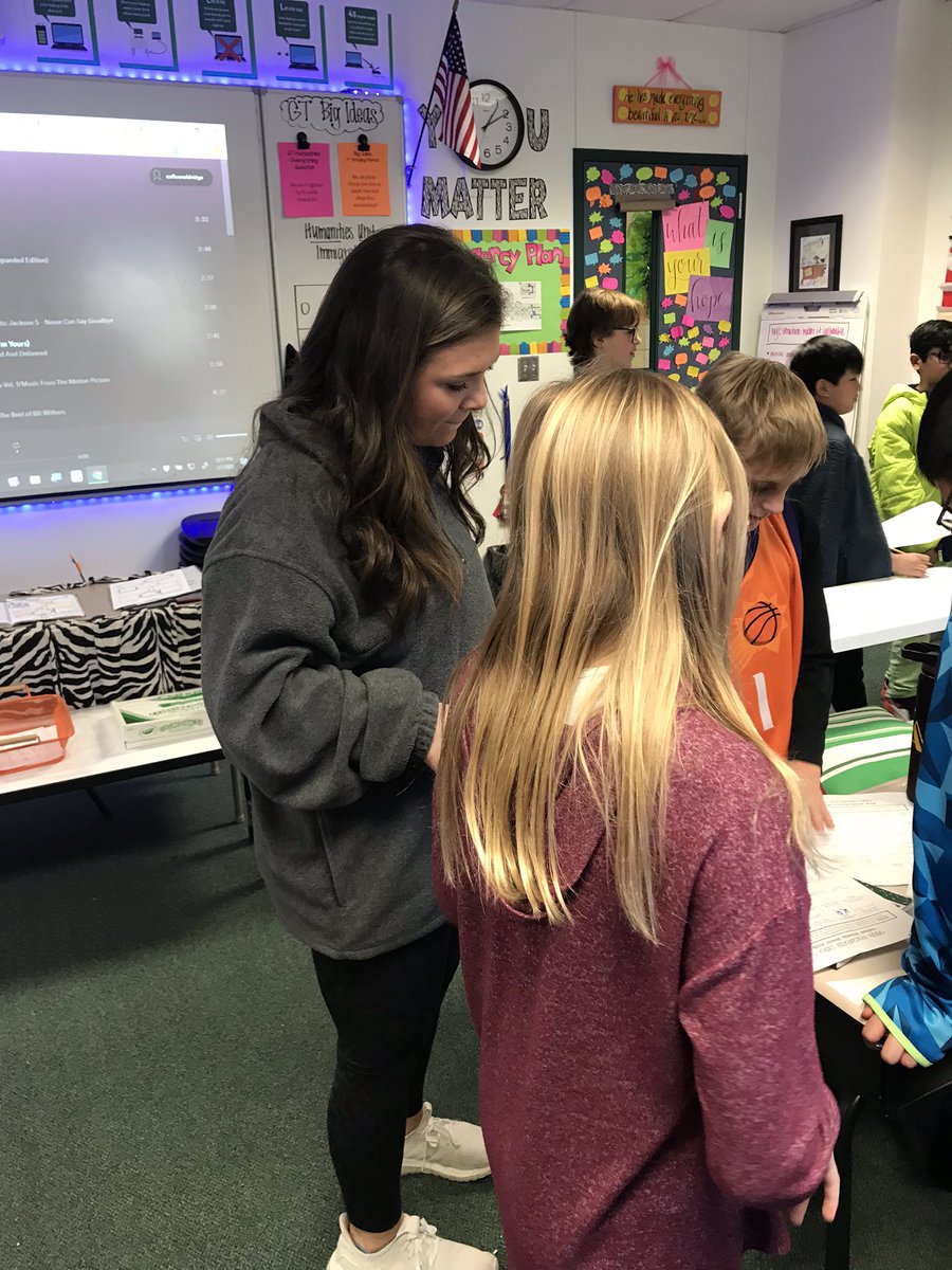 AldridgeEIS's tweet image. We love our @SlcPALs! So thankful for these girl’s kind hearts and willingness to help our @EubanksDragons! 📚🐲💚