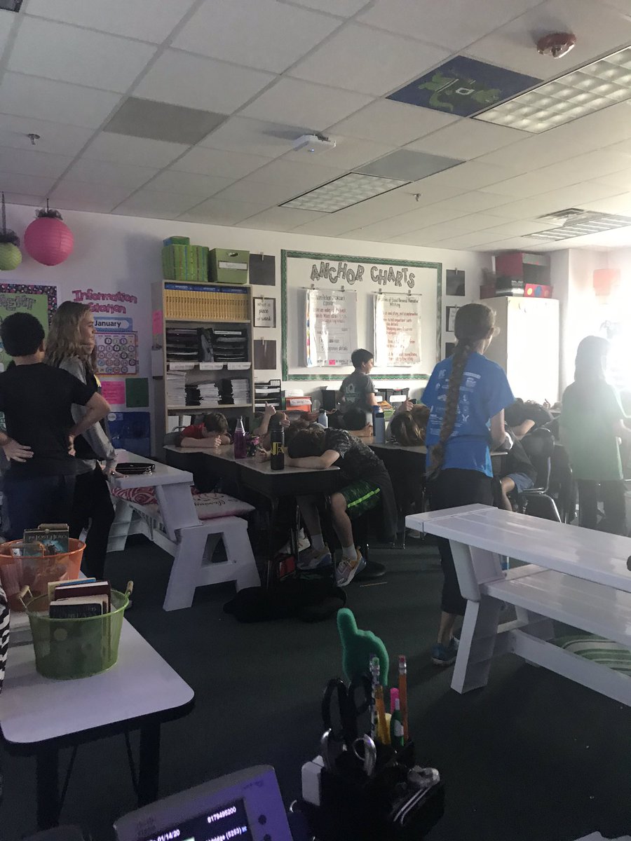 AldridgeEIS's tweet image. We love our @SlcPALs! So thankful for these girl’s kind hearts and willingness to help our @EubanksDragons! 📚🐲💚