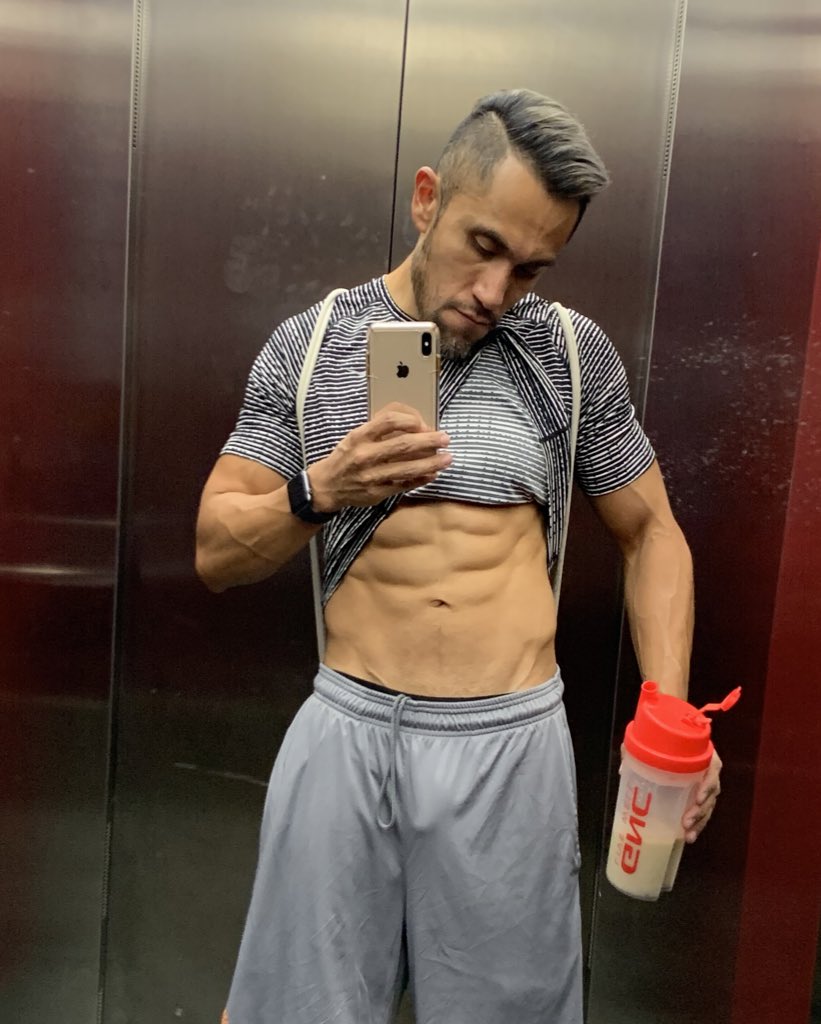 edwardoaguilar's tweet photo. La calor made me do it 😛💦 #absforlife https://t.co/naY4WfZJxd