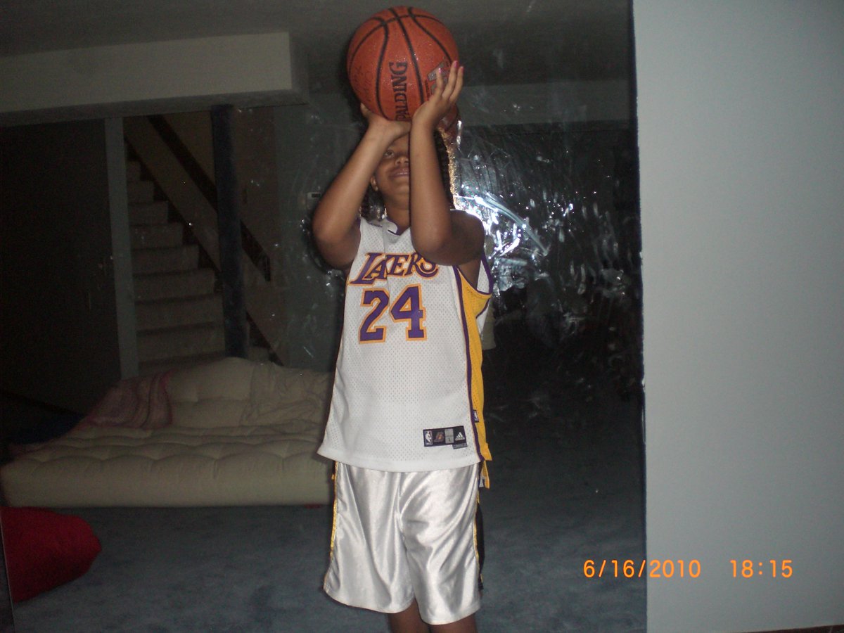 karlamcginnista's tweet photo. In heaven together - shooting hoops!  
#RIPKobeandGigi 
#missingoliviaforever https://t.co/SPUpdUlbFg