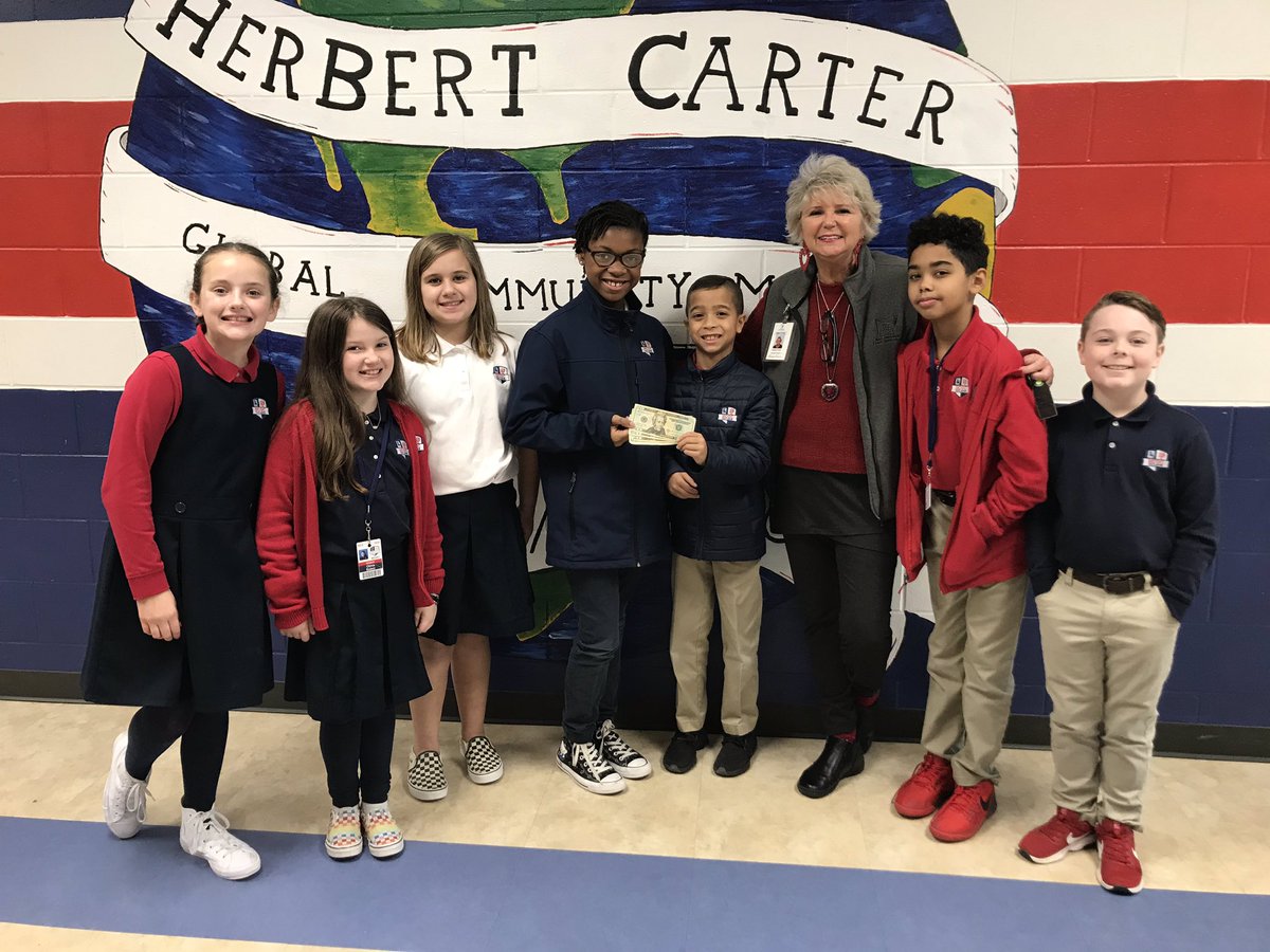 HCGCmagnet's tweet photo. Last week, fourth graders collected $100 on the 100th day of school. Today, students presented Mrs. Keith from East Arkansas Youth Services with a $100 donation.💯💙🌎❤️ https://t.co/9Es89Lqts4