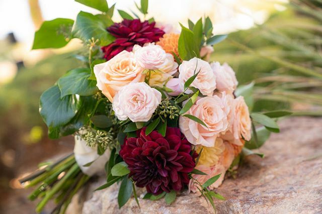 Loving this mix of soft, dark, and bright colors! ⠀
⠀
Planning: @symphonywed⠀
Photo: @mplacepro⠀
Floral &amp; decor: <a href="/weddingsbydzign/">Weddings By Dzign</a>⠀
Venue: @redrockcountryclubweddings⠀

#weddingsbydzign #bydzign #lasvegasflorist #lasvegaswedding #weddingflorist #la… ift.tt/38LF8nR