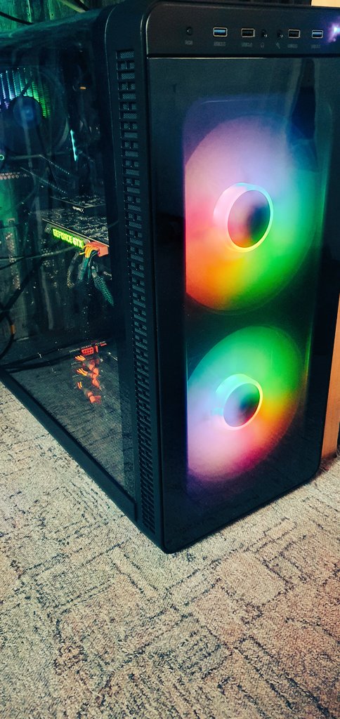 Chicko_2012's tweet photo. So da ist mein PC frisch mit rgb und alles was da zu gehört :) https://t.co/pJlJwj2vWk