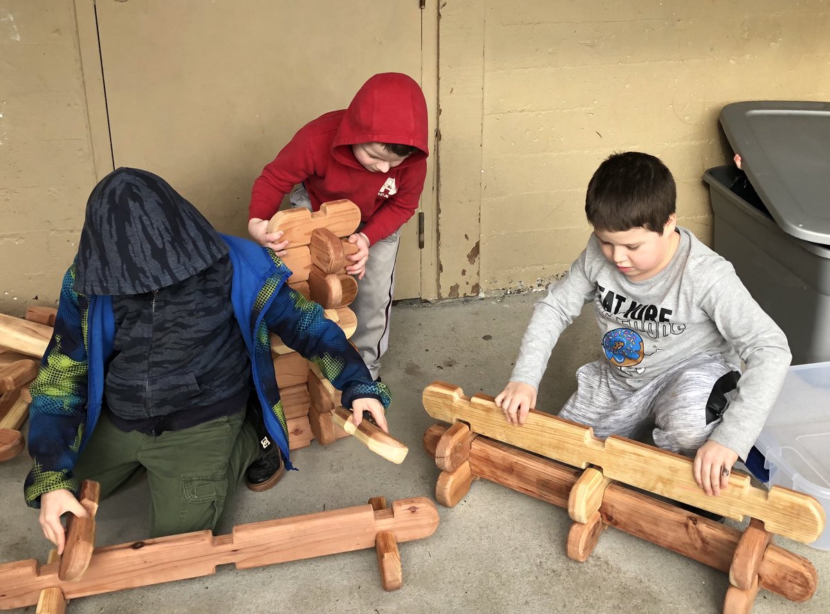 HendersonSD47's tweet photo. Loose parts bins are in action! #recessoptions #cleanupsong @sd47_board https://t.co/eEKRQ4LNGn