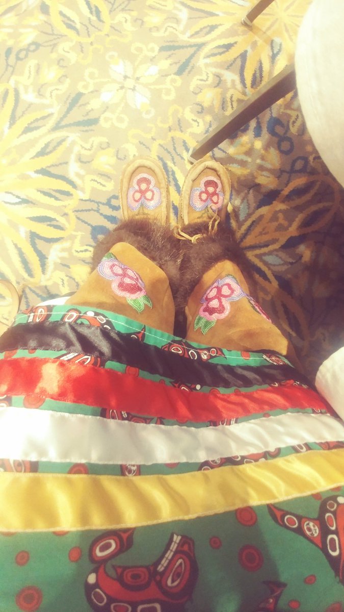 denesulinewoman's tweet photo. I hate to brag but i am totally rocking my mocs and Ribbon skirt today, surrounded by Elders from all over!❤💚😘😍💯 #eldersgathering #wearyourmocswithpride #Indigenous #Handmadebymom https://t.co/JWCA1ve7Z0