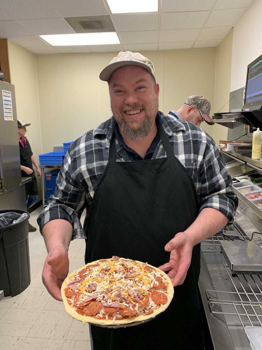 Stratto1Clinton's tweet photo. 1252 DS team had fun making pizzas for lunch today. We are going to stick to selling building materials but we are not bad at making pizzas. https://t.co/R1HfnZEDi9