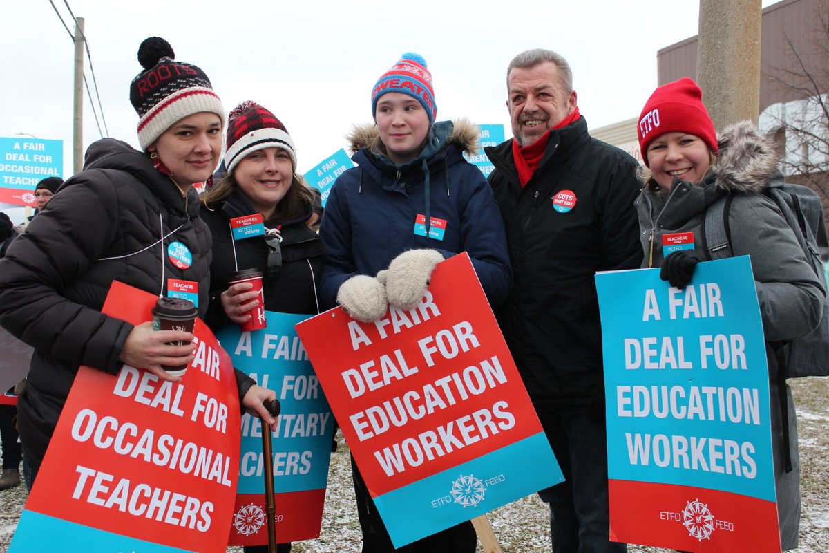 ETFOeducators's tweet photo. In agreeing to Jan 29 talks, ETFO is optimistic that the govt’s reps will engage in meaningful bargaining around key issues. @etfopresident said “It’s time that the Ford government recognized that our public education system is key to the future." #onpoli https://t.co/BQJXPOYgeD https://t.co/ksXzti0lZn