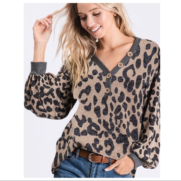 PoshBarbie83's tweet photo. So good I had to share! Check out all the items I'm loving on @Poshmarkapp #poshmark #fashion #style #shopmycloset #infinityraine: https://t.co/PrqEwebDCd https://t.co/jd1mCCyE8n