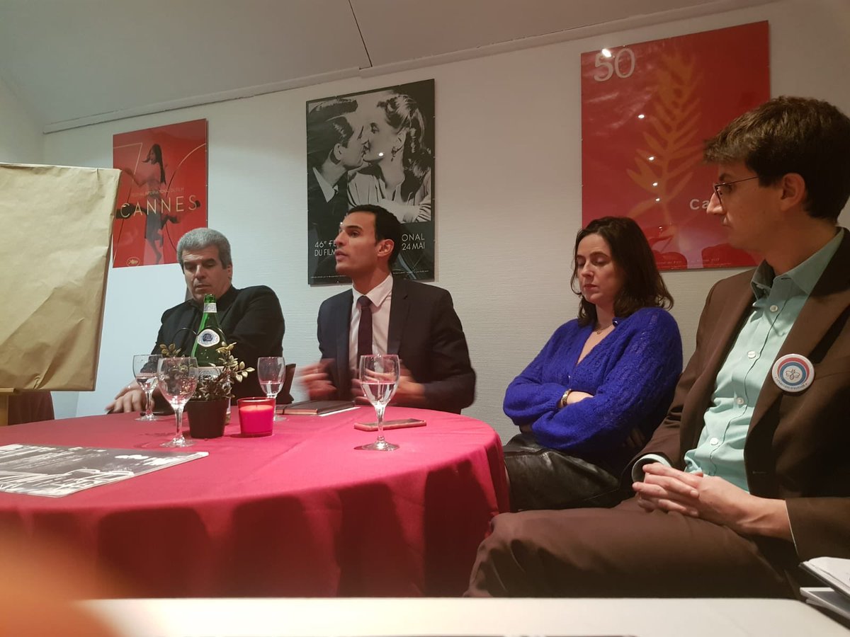 Réunion de quartier <a href="/LevalloisAvenir/">Levallois d’Avenir</a>  

🔎 Propositions d’urbanisme Place Jean Zay
➡️ végétalisation 🌳,+ d’espace aux commerçants
#Levallois