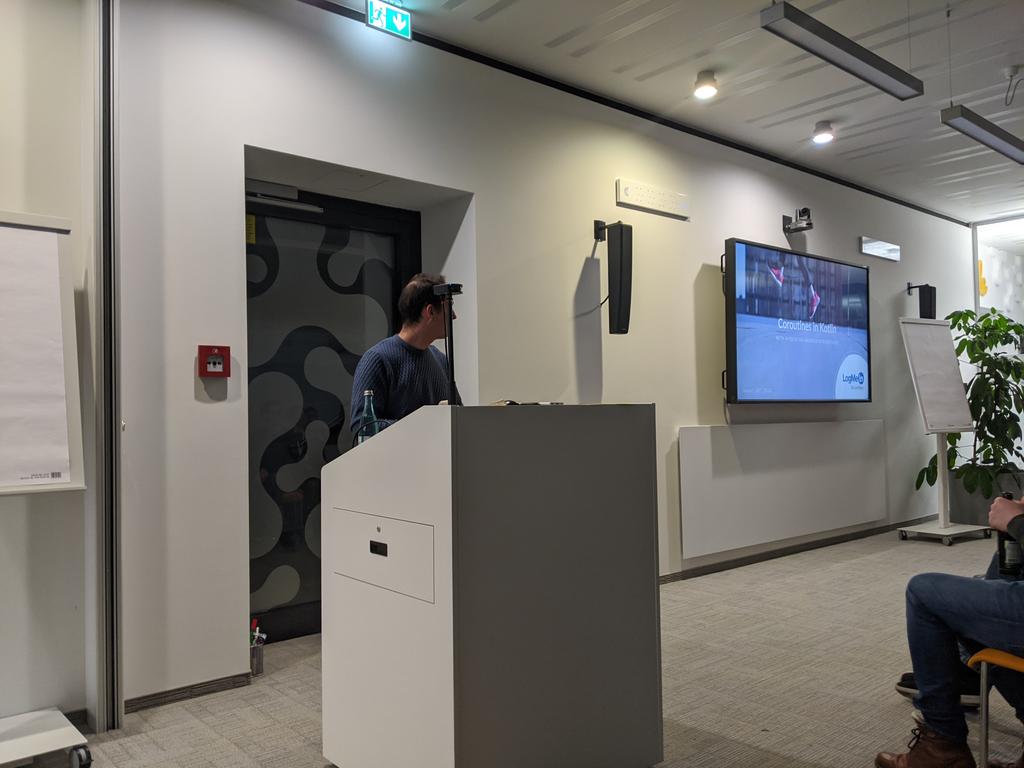 mobiledevka's tweet photo. In unserem zweiten Talk bringt uns @space8480 mehr über "Coroutines in Kotlin" bei. Das Ganze mit einem Fokus auf die Integration in Android. 👍

Vielen Dank an @LogMeIn für das Sponsoring mit Raum, Pizza und Getränke. 😀

#kotlin #coroutines #mobiledevka #karlsruhe https://t.co/7qmOVRFufe