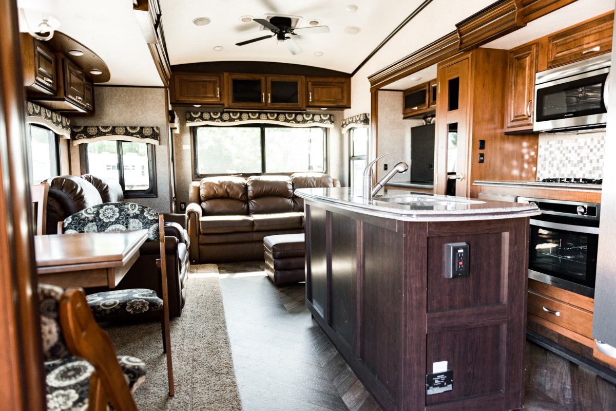 CMRVI's tweet photo. We'll keep you riding in style. https://t.co/hJXlAYvjG3
