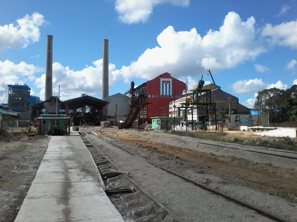 DmpfCiro's tweet photo. Reparación de Nuestro Central para mejor funcionamiento de la molida de la caña logrando mejores rendimientos que contribuya a la economía del País https://t.co/fj1Tp3EqUx
